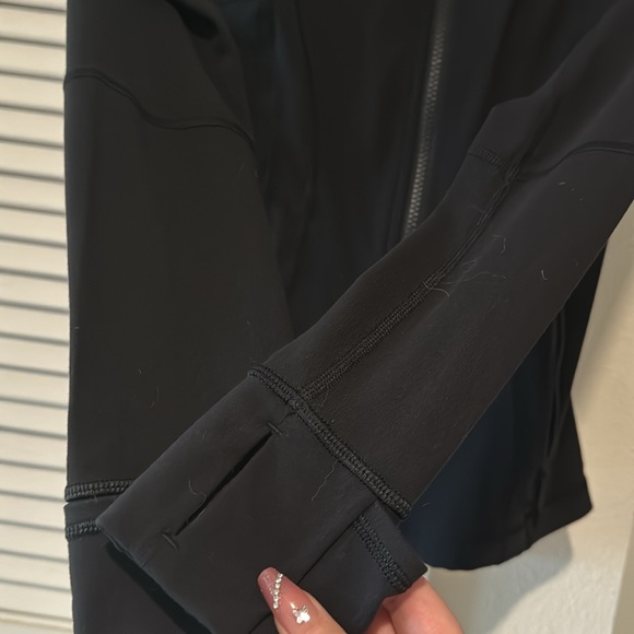 Lululemon - Picture 3 of 4